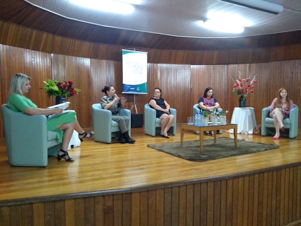 POTÊNCIAS E ATUAÇÕES DA MULHER NO CENÁRIO SOCIAL FOI TEMA DE RODA DE CONVERSA NA SETREM